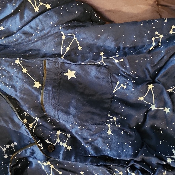 Next to Nothing Medium crop blouse stars - Picture 6 of 8